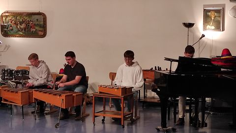 Schüler der Jahrgansstufe 2 beim musikalischen Abend