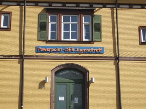 Jugendhaus Powerpoint von außen